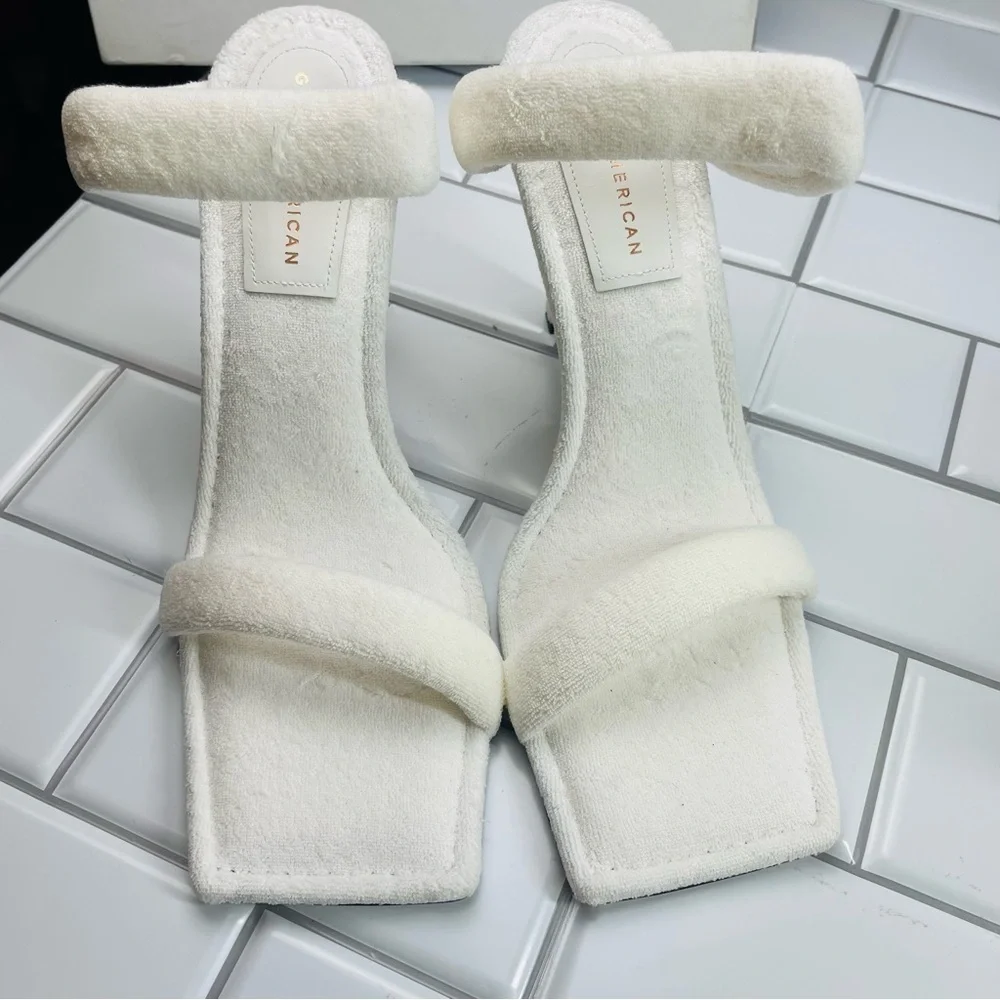 NIB GOOD AMERICAN WHITE‎ TERRY SLIP ON SANDALS